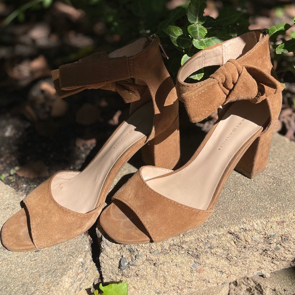 Tommy Hilfiger Tan Suede Bow Heels 6.5
